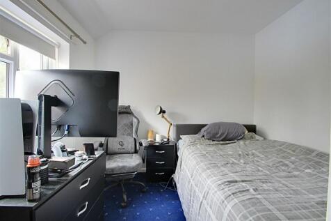 Bed 3.jpg