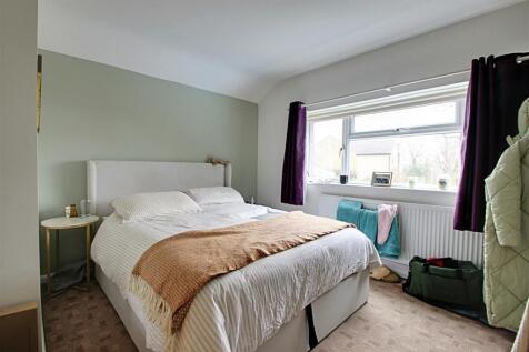 Bed 2.jpg