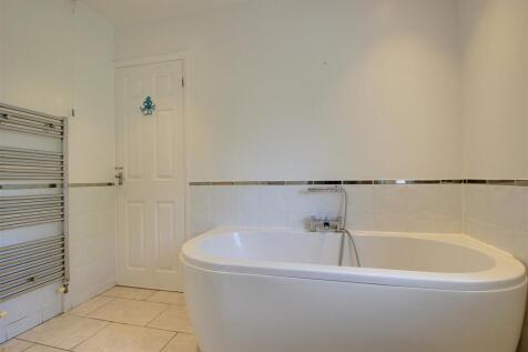 Bathroom 2.jpg