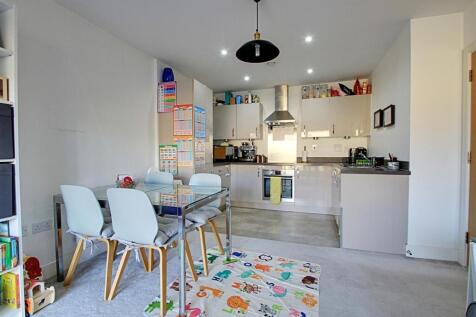 Kitchen Dining.jpg