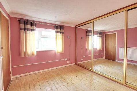 Bedroom 1.jpg