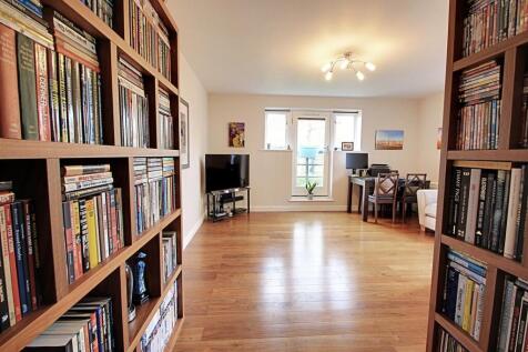 Living Room (4).jpg