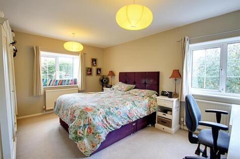 Bedroom 1.jpg