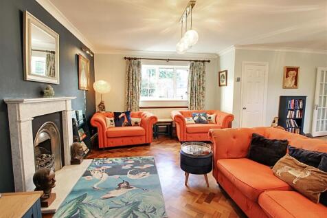 Living Room 2.jpg