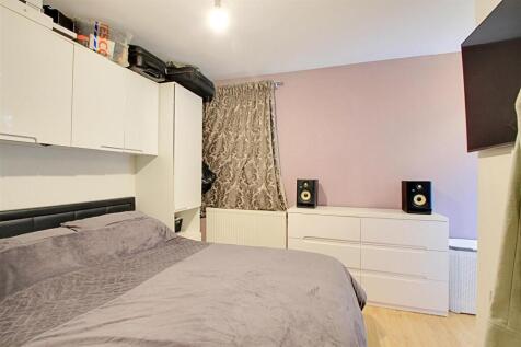 Bedroom 1.jpg