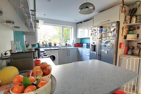 Kitchen 1.JPG
