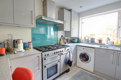 Kitchen 2.jpg