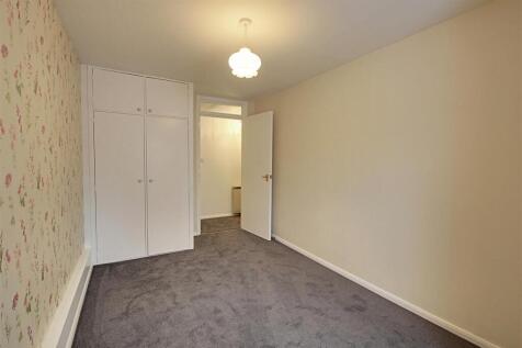 Bedroom 1.jpg