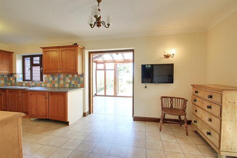 Dining Area 1.jpg