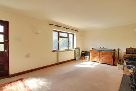 Living Room 1.jpg