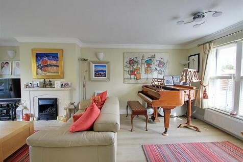 Living Room.jpg