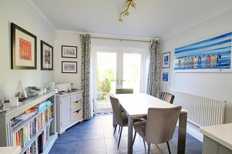 Dining Area.jpg