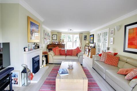Living Room 3.jpg
