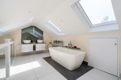 Ensuite (Main).jpg