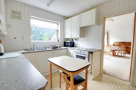 Kitchen 1.jpg