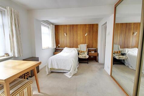 Master Bedroom.JPG