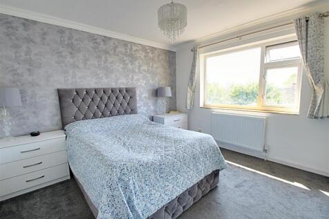 Bedroom 1.jpg