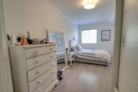 Bedroom 1.jpg