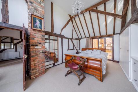 Bedroom 1.jpg