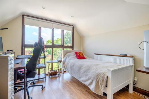 Bedroom 4.jpg