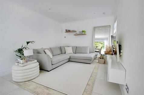 Living Room 1.jpg