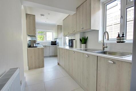 Kitchen 2.jpg