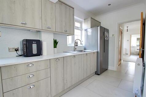 Kitchen 1.jpg