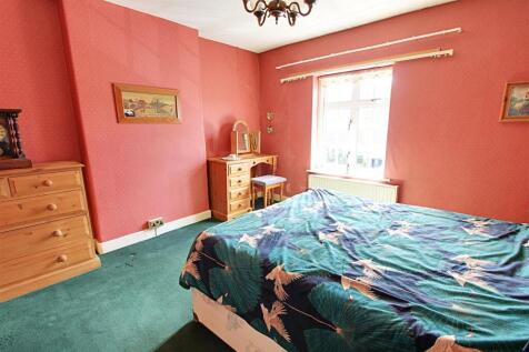 Bedroom 1.jpg