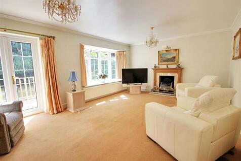 Living Room.jpg