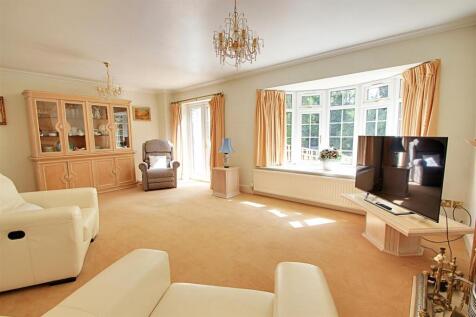 Living Room 1.jpg