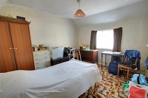Bedroom 1.jpg