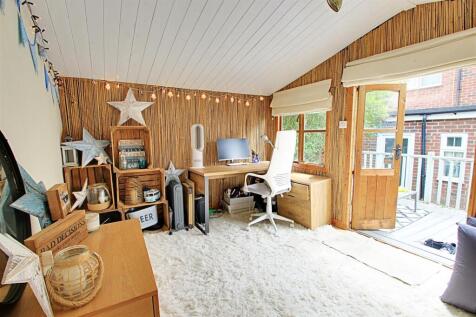 Garden Cabin 1.JPG