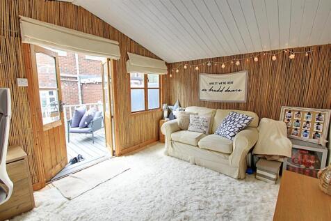 Garden Cabin 2.jpg