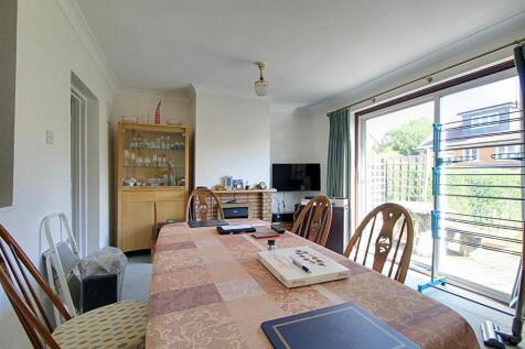 Family Room 1.JPG