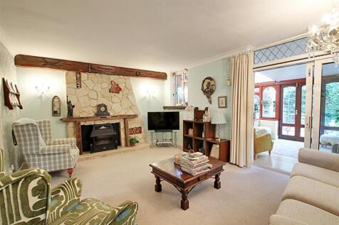 Living Room 1.jpg