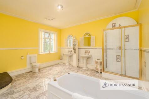 1st Floor Bathroom