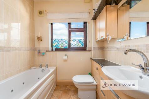 En-suite bathroom