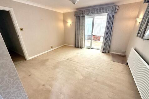 Bed 2 / Dining Room