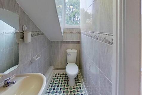 F20C-Farm-Dr-Bathroo