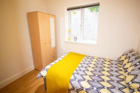 Flat 2, 1 Russell St
