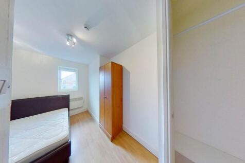 F4-5-Crwys-Road-1027