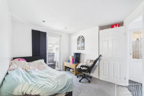 Sitting Room/Bedroom 4