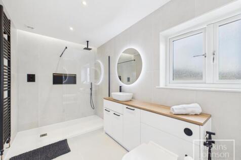 En-Suite Bathroom