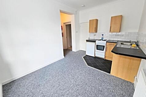 Open plan lounge/kitchen