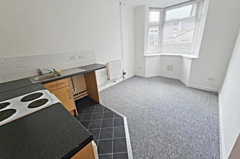 Open plan lounge/kitchen
