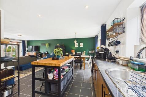 Open plan living/kitchen/diner