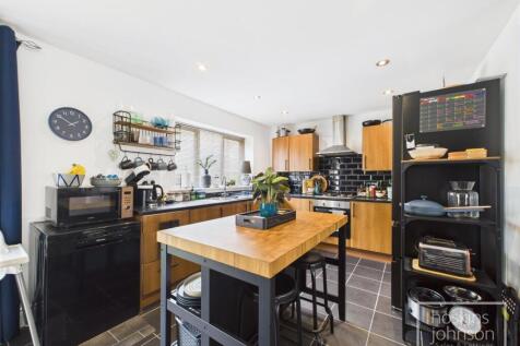 Open plan living/kitchen/diner