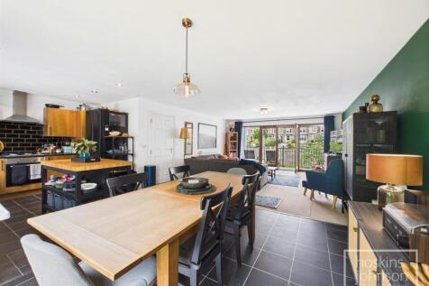 Open plan living/kitchen/diner
