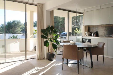 REI1101-Modern-high-end-apartment-with-sea-view...
