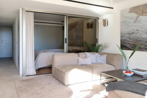 REI1101-Modern-high-end-apartment-with-sea-view...